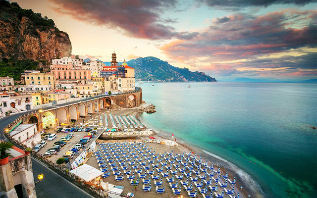 Khung cảnh đẹp tựa tranh vẽ của bờ biển Amalfi