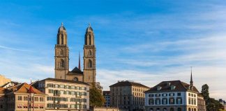 Tham quan nhà thờ Grossmünster biểu tượng của Thụy Sĩ